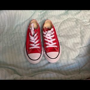 Little kid’s converse shoes